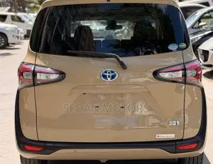 Toyota Sienta 2019 Beige