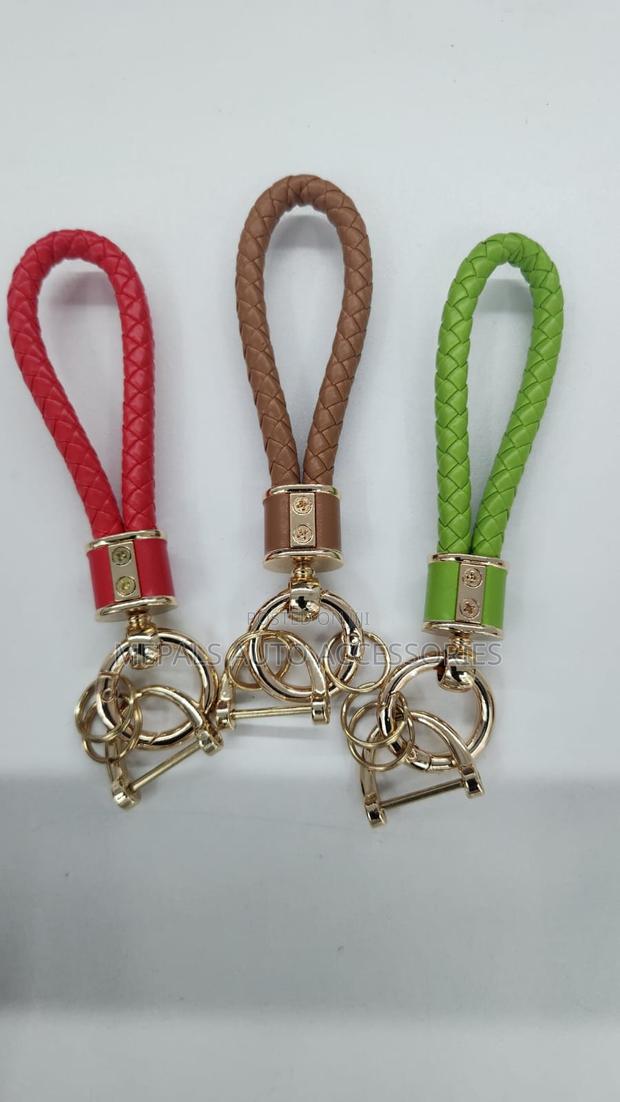 Premium Braided Leather Keychain - thumbnail 2