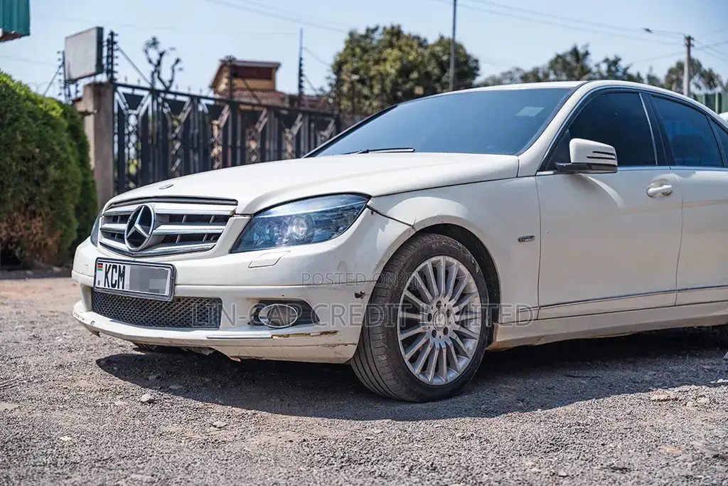 Mercedes-Benz C200 2010 White