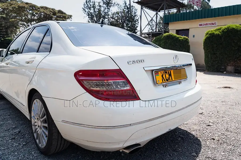 Mercedes-Benz C200 2010 White