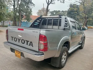 Toyota Hilux 2016 Silver