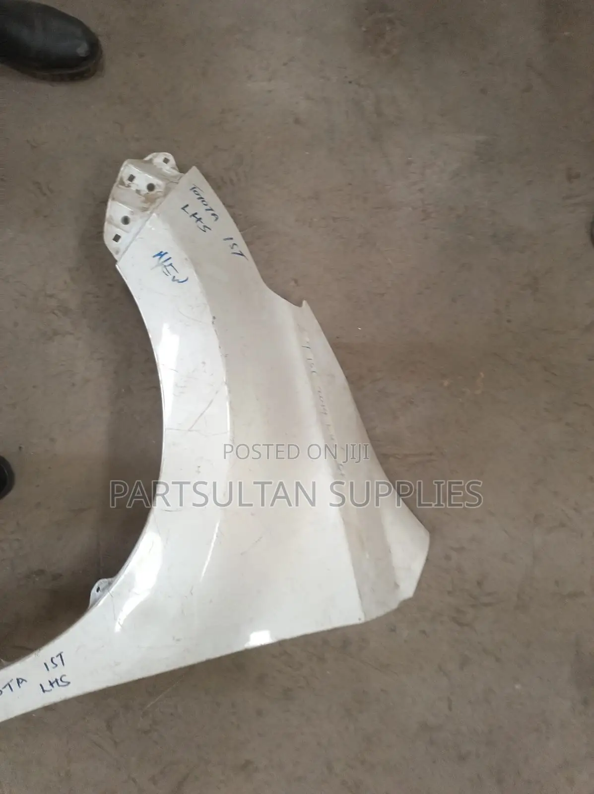 LHS Fender Toyota Ist