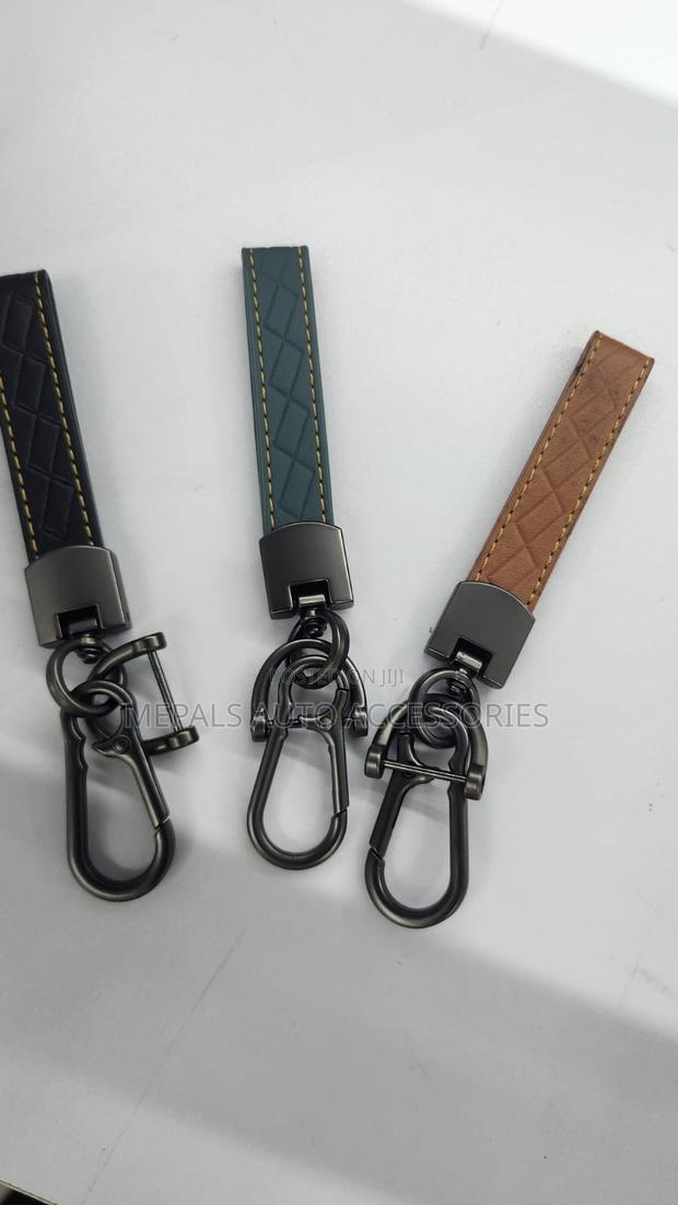 Premium Leather Car Keychain - thumbnail 2