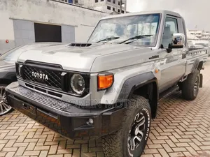 Toyota Land Cruiser 2018 Silver