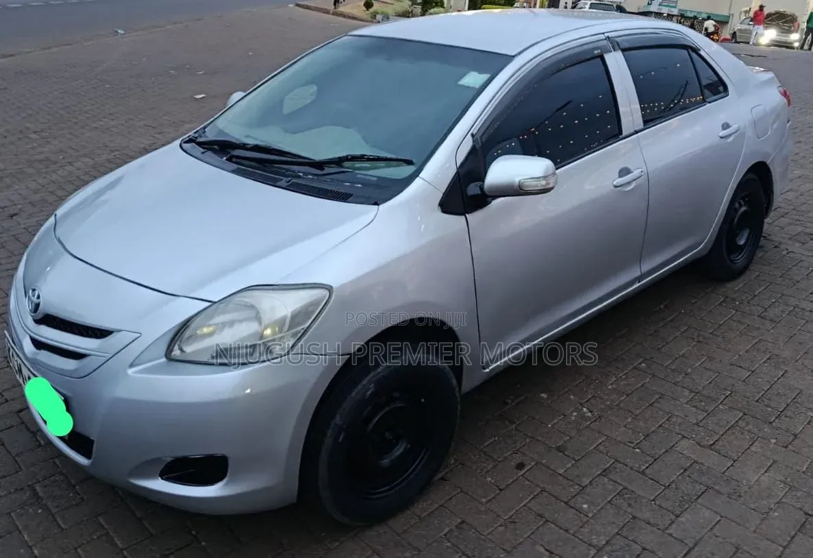 Toyota Belta 2010 Silver