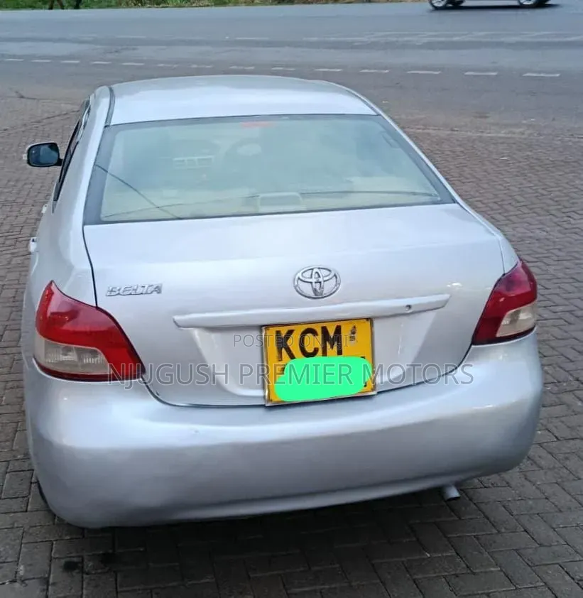 Toyota Belta 2010 Silver