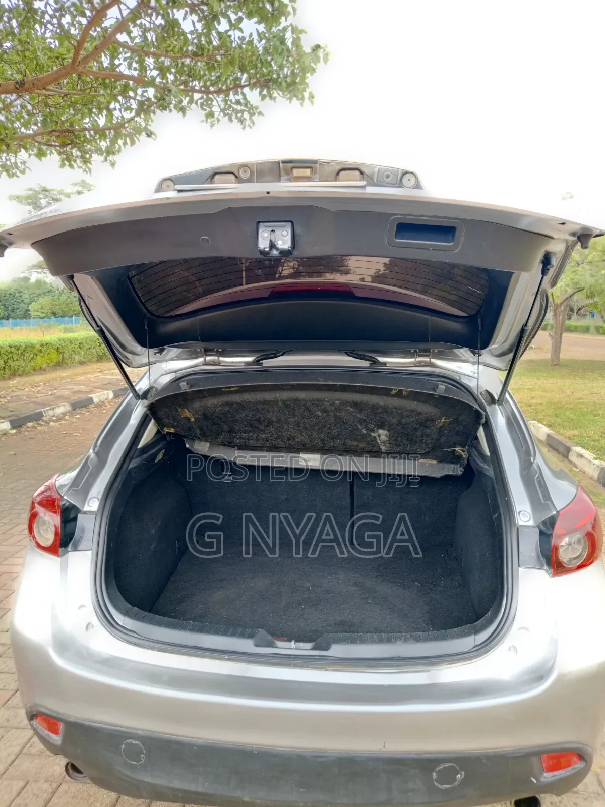 Mazda Axela SV Premium 2014 Gray