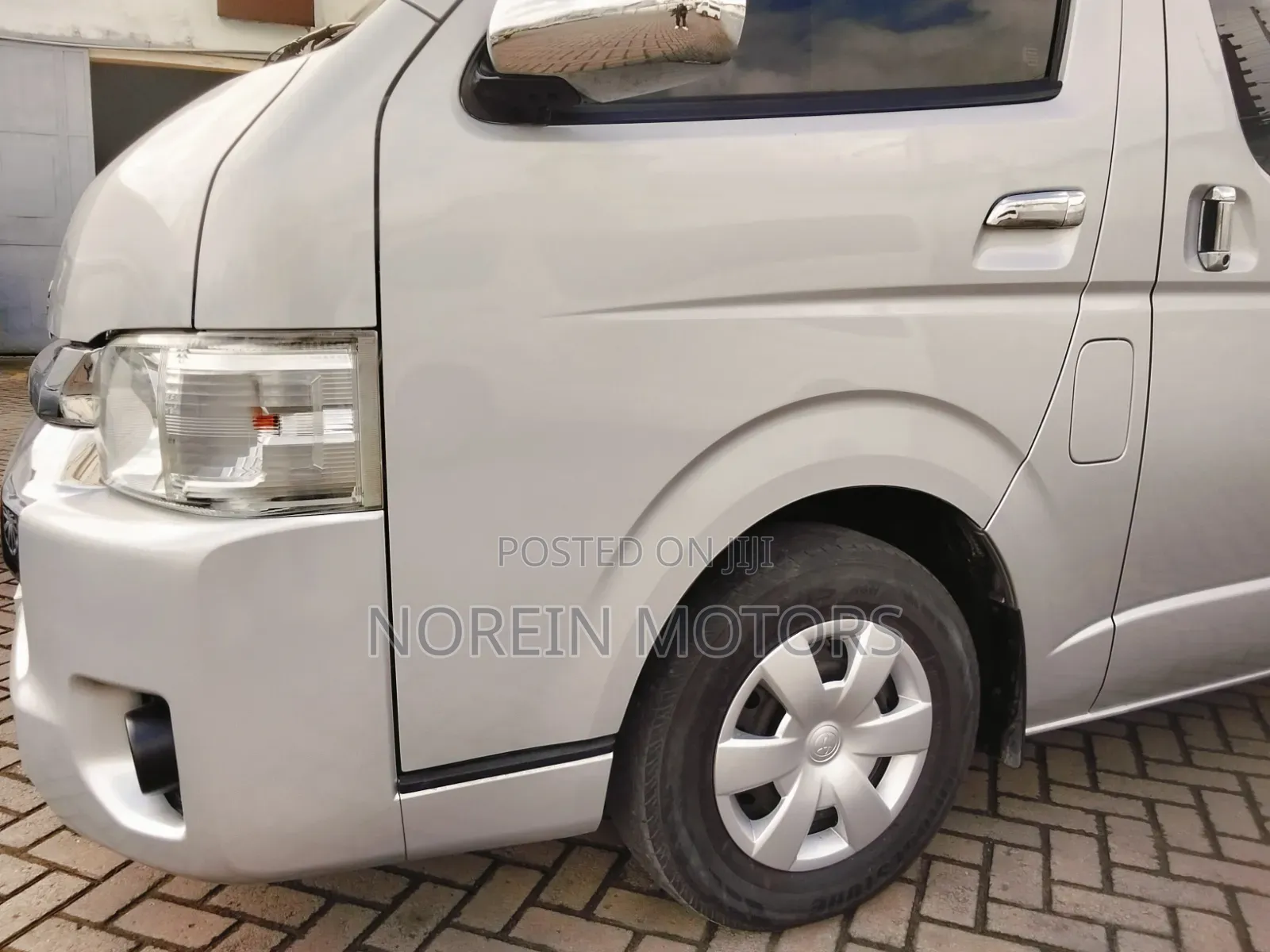 Toyota HiAce 2019 White