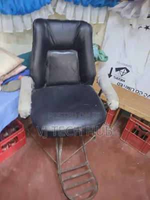 Simple Kinyozi Chair
