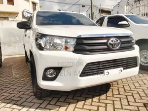 Toyota Hilux 2019 Off white