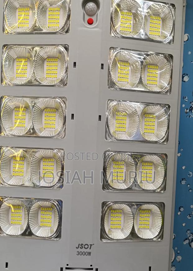 2000w Solar Street Light With Pole Mount - thumbnail 2