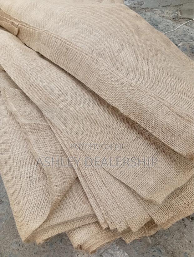 Hessian Cloth Small Holes - main view