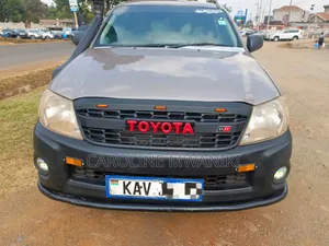 Toyota Hilux 2006 Brown