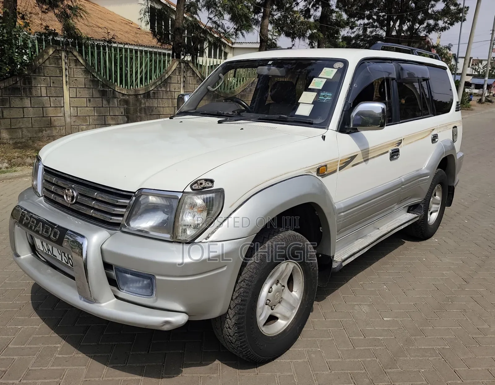 Toyota Land Cruiser Prado 2000 White
