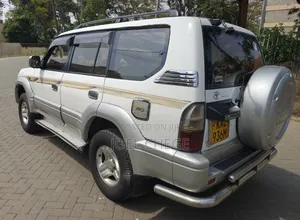 Toyota Land Cruiser Prado 2000 White