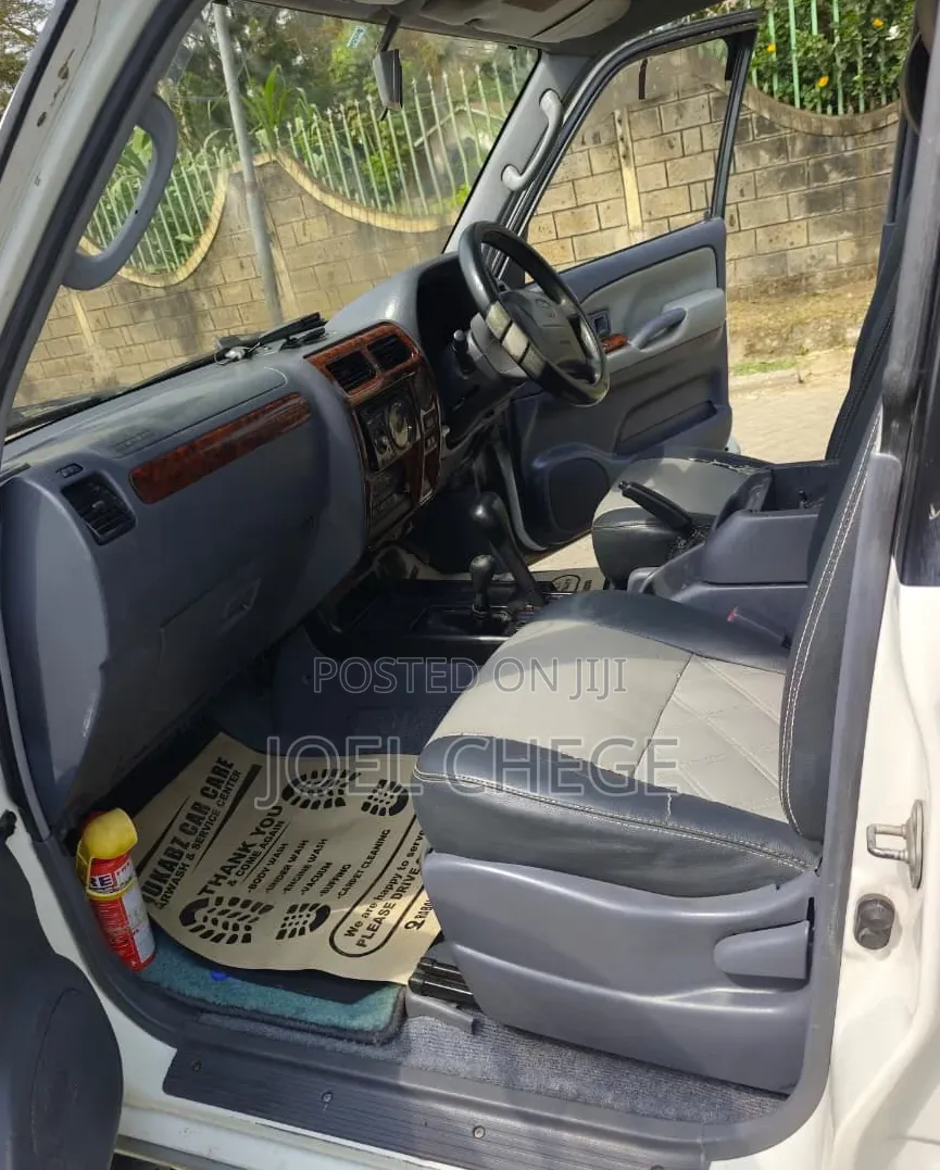 Toyota Land Cruiser Prado 2000 White