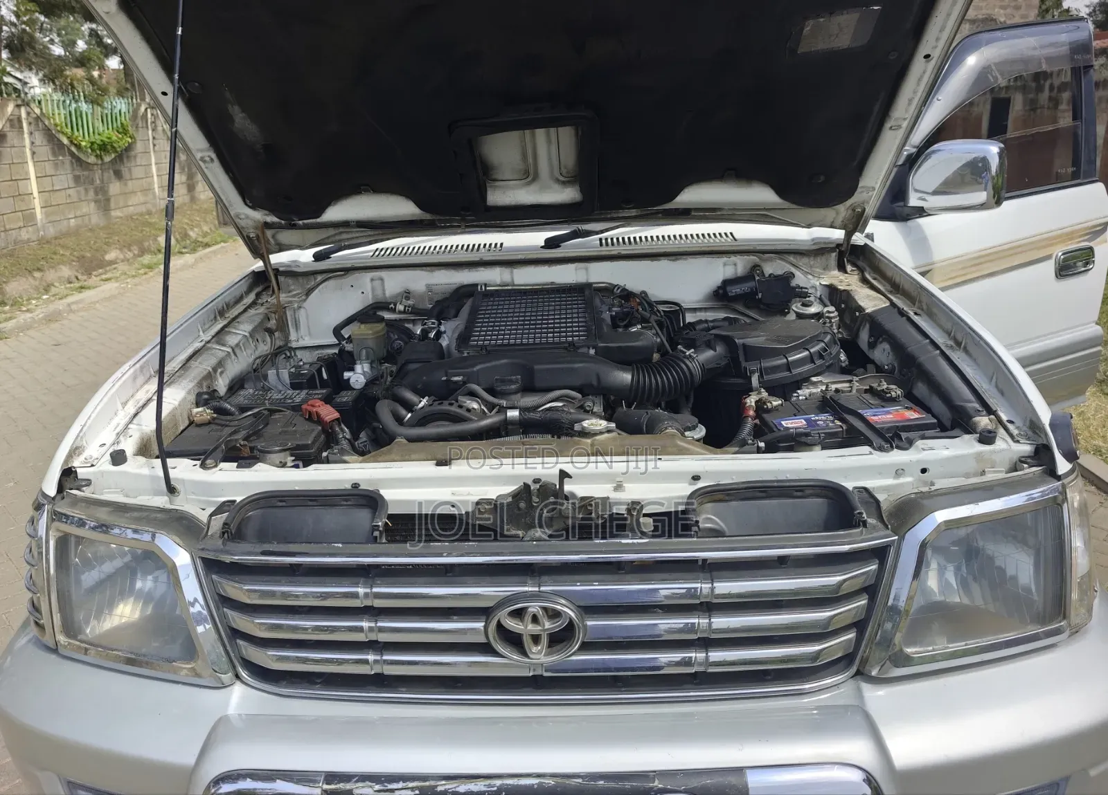 Toyota Land Cruiser Prado 2000 White