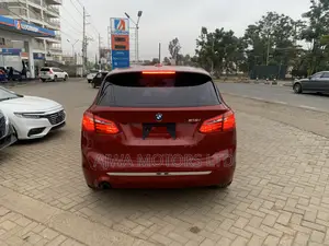 BMW 320i Wagon RWD 2019 Red