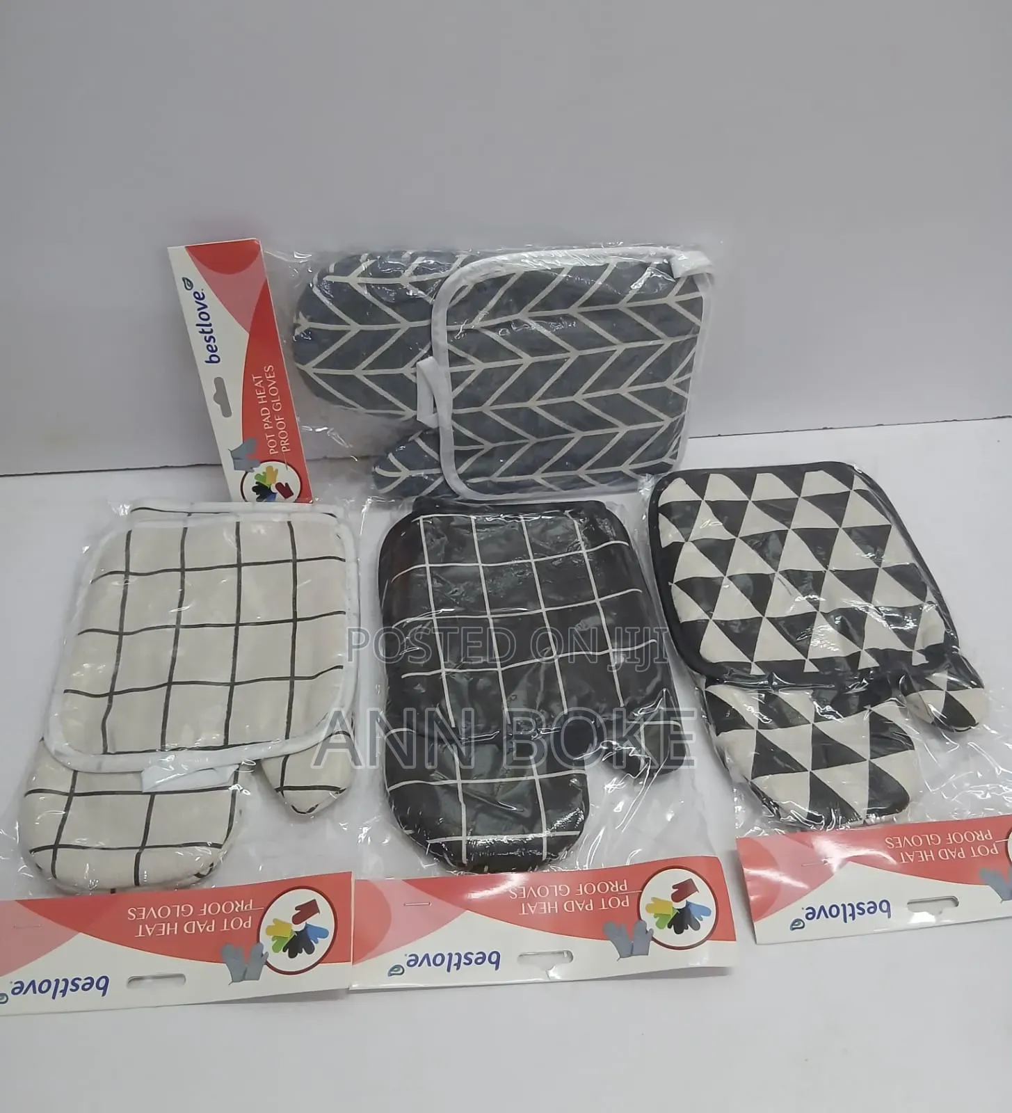 *Insulated Kitchen Oven Gloves With Place Mat*