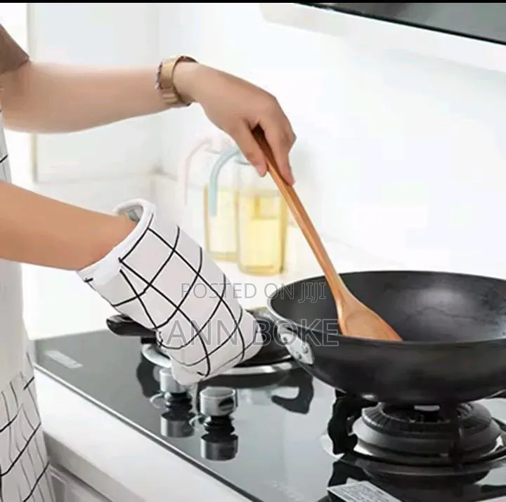 *Insulated Kitchen Oven Gloves With Place Mat*