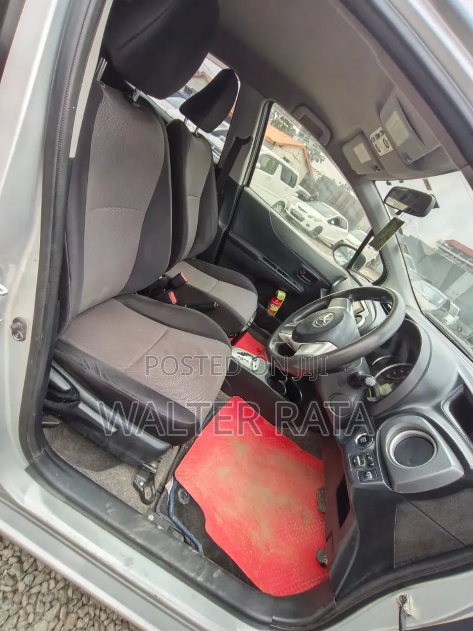 Toyota Vitz 2012 Silver