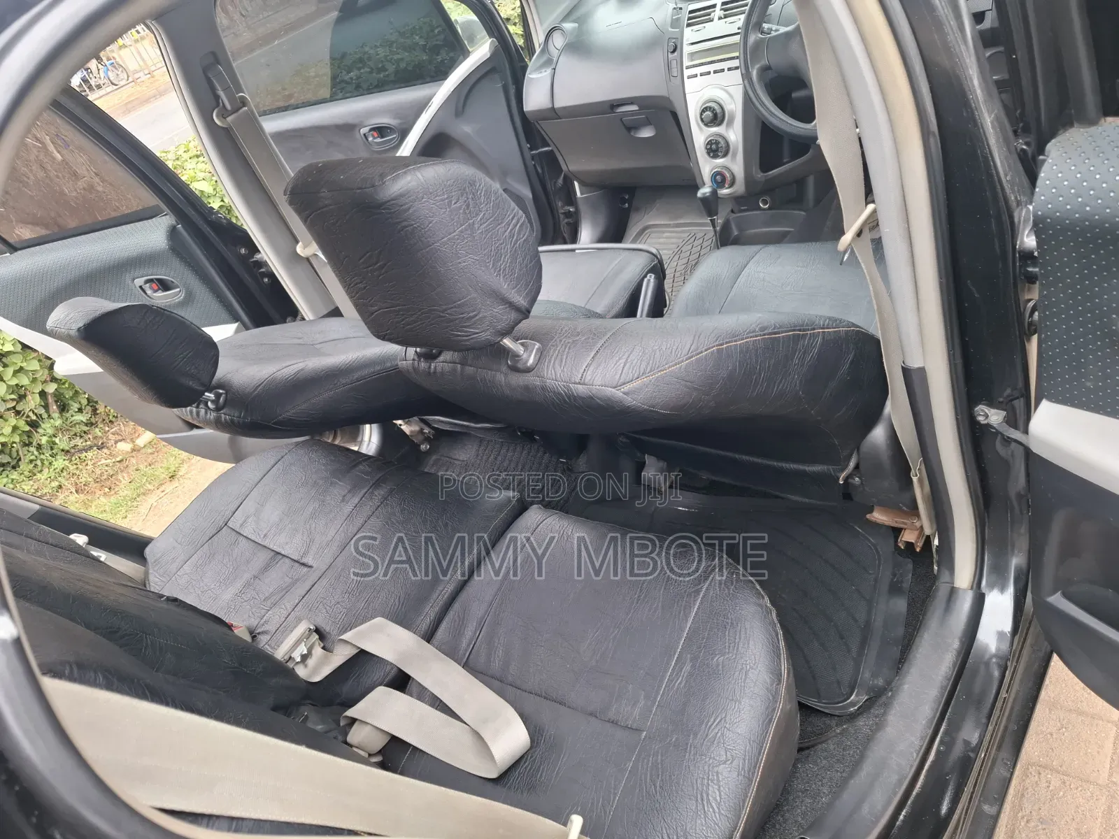 Toyota Vitz 2010 Black