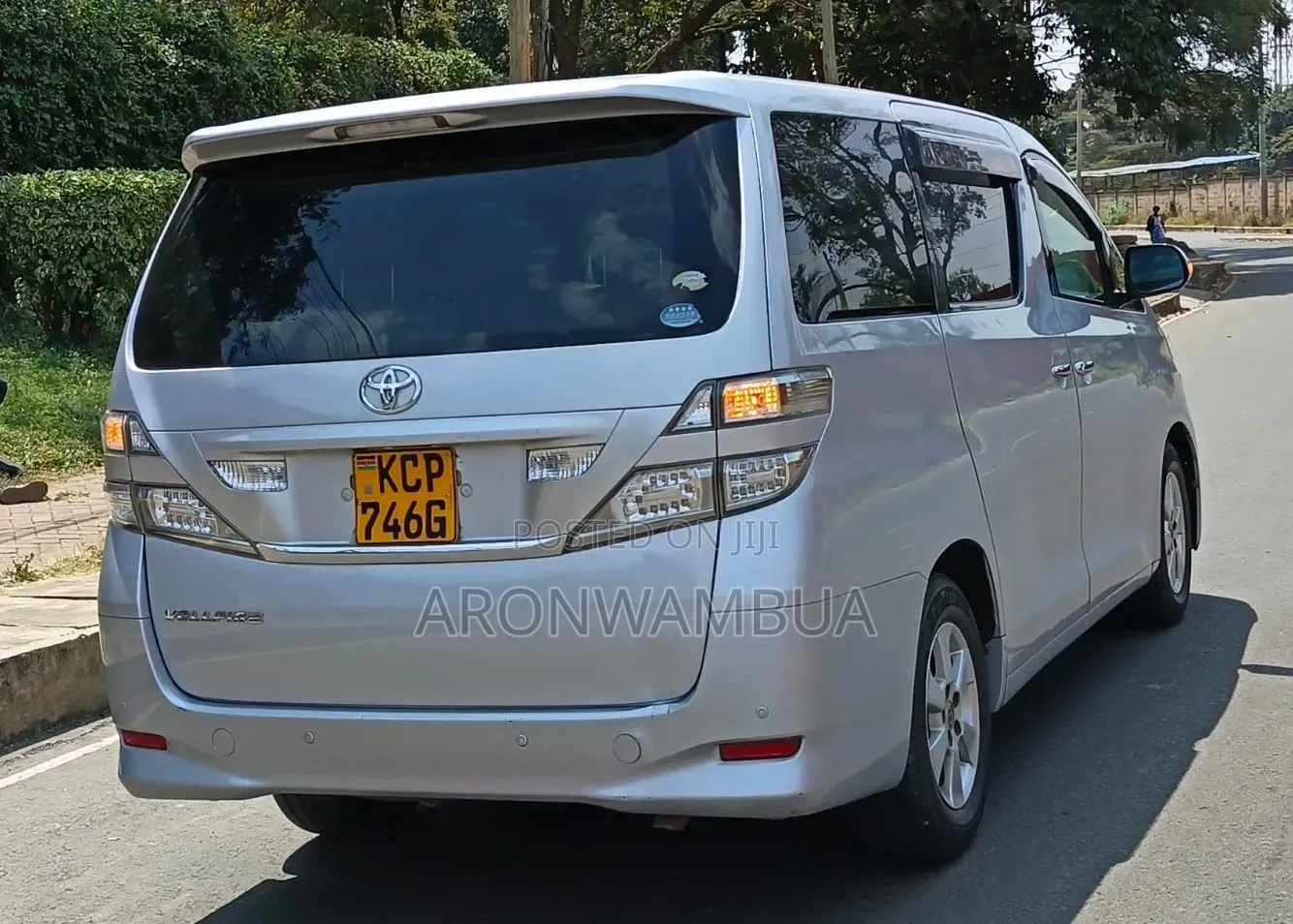 Toyota Vellfire 2010 Silver