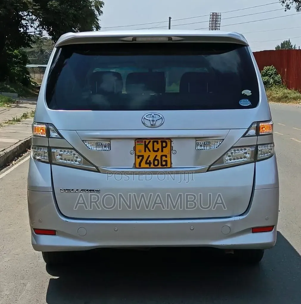 Toyota Vellfire 2010 Silver