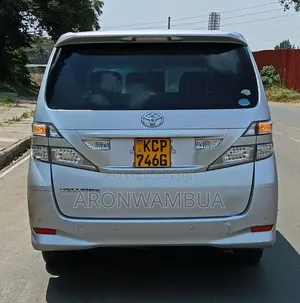 Toyota Vellfire 2010 Silver