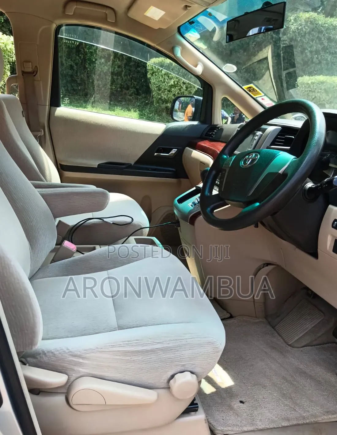 Toyota Vellfire 2010 Silver
