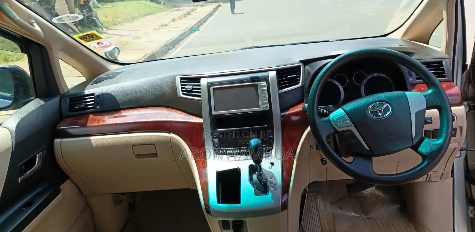 Toyota Vellfire 2010 Silver