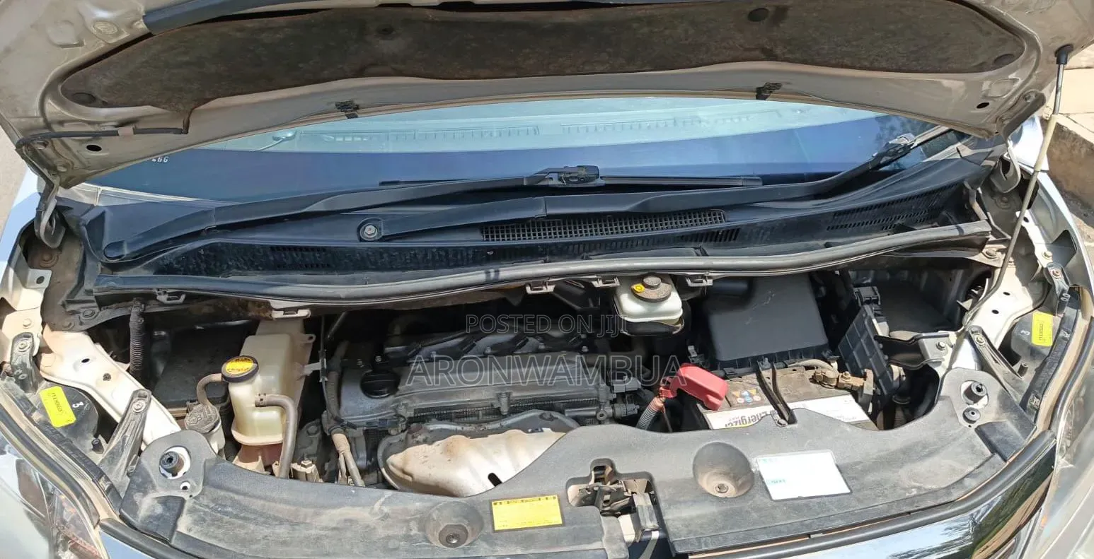Toyota Vellfire 2010 Silver