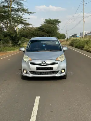 Toyota Ractis 2010 Silver