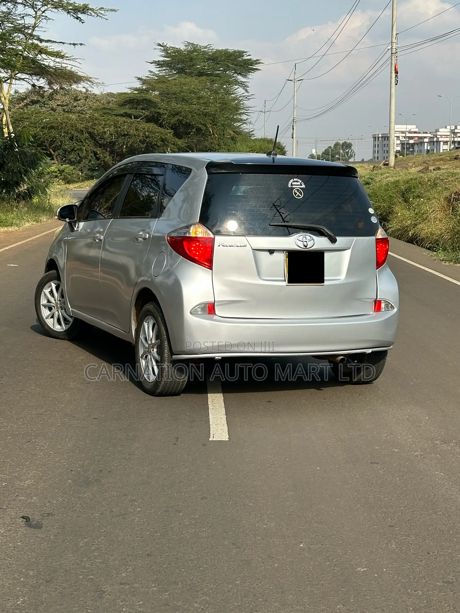 Toyota Ractis 2010 Silver
