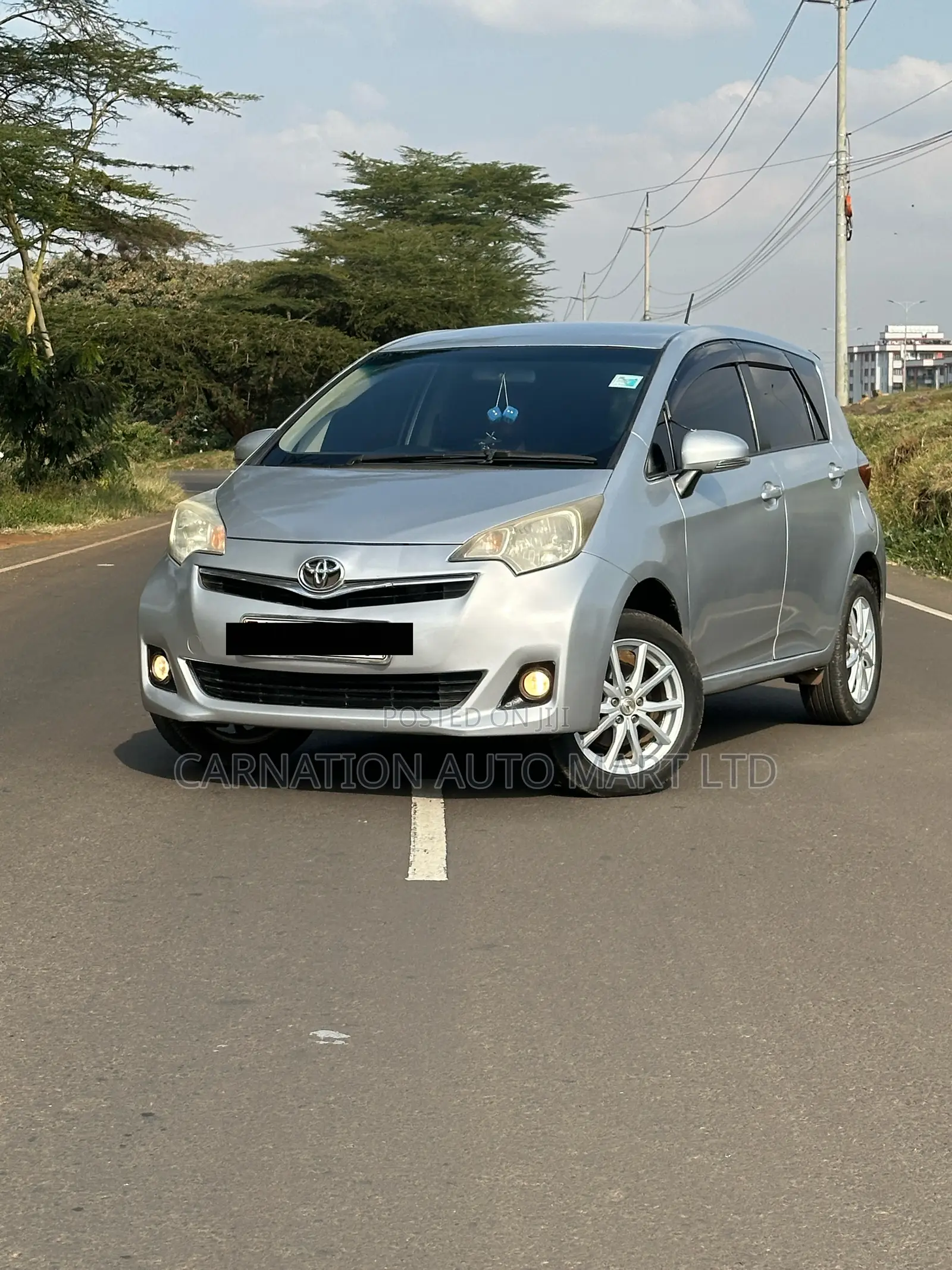 Toyota Ractis 2010 Silver