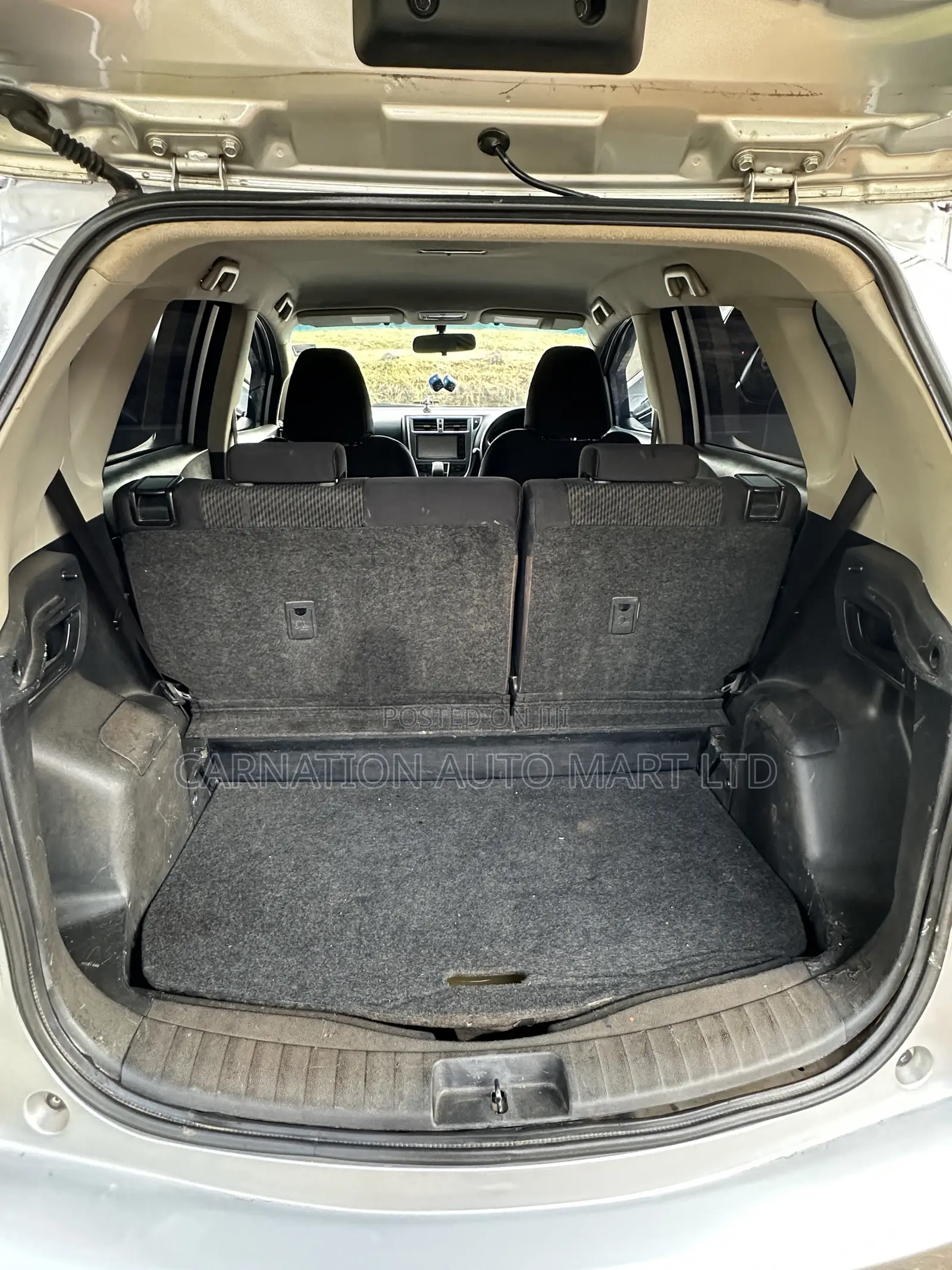 Toyota Ractis 2010 Silver