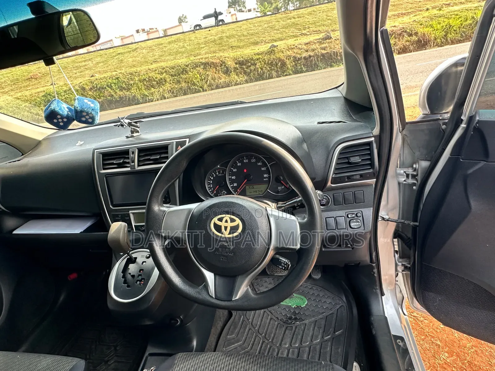 Toyota Ractis 2011 Silver