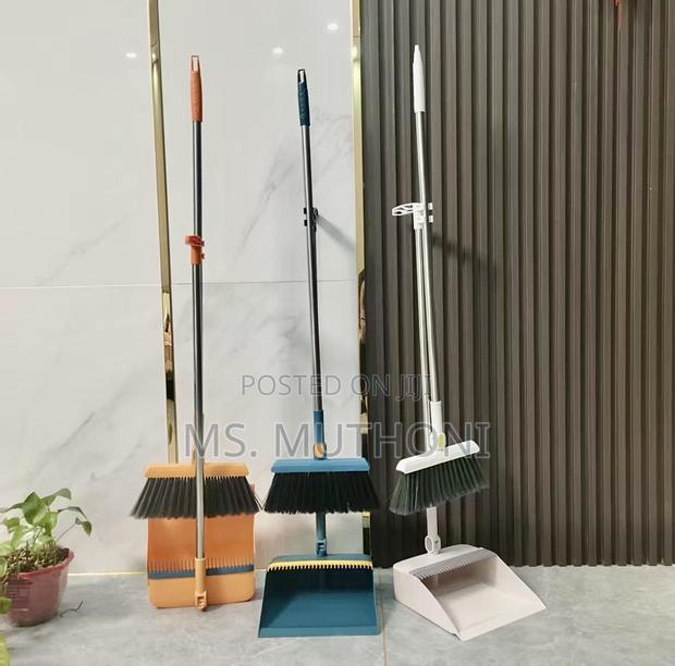 *2 in 1 Foldable Rotating Broom Dustpan Set* - thumbnail 2