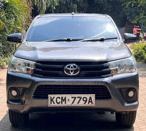 Toyota Hilux 2017 Gray