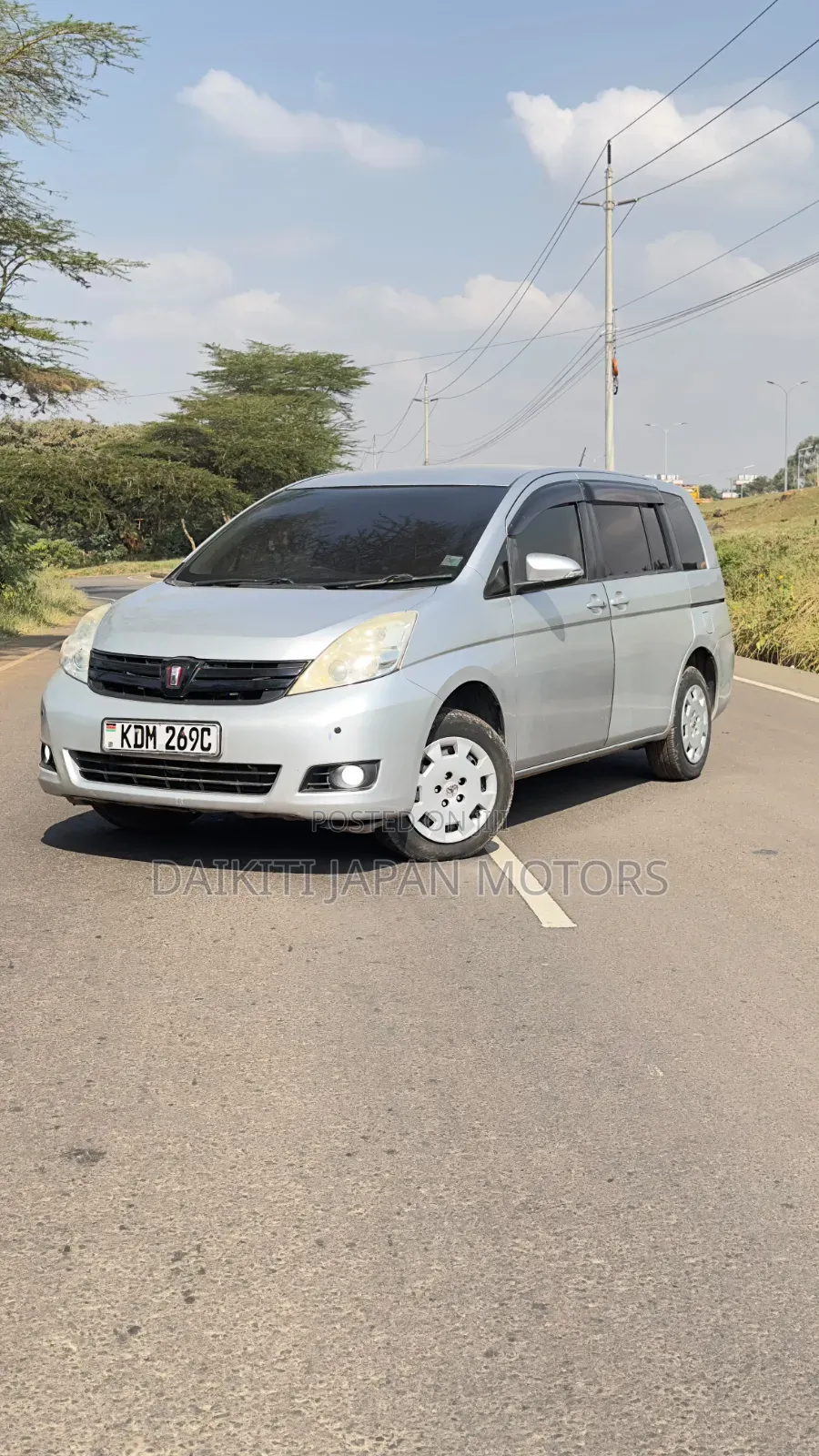 Toyota ISIS 2016 Silver