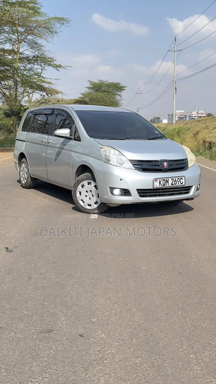 Toyota ISIS 2016 Silver