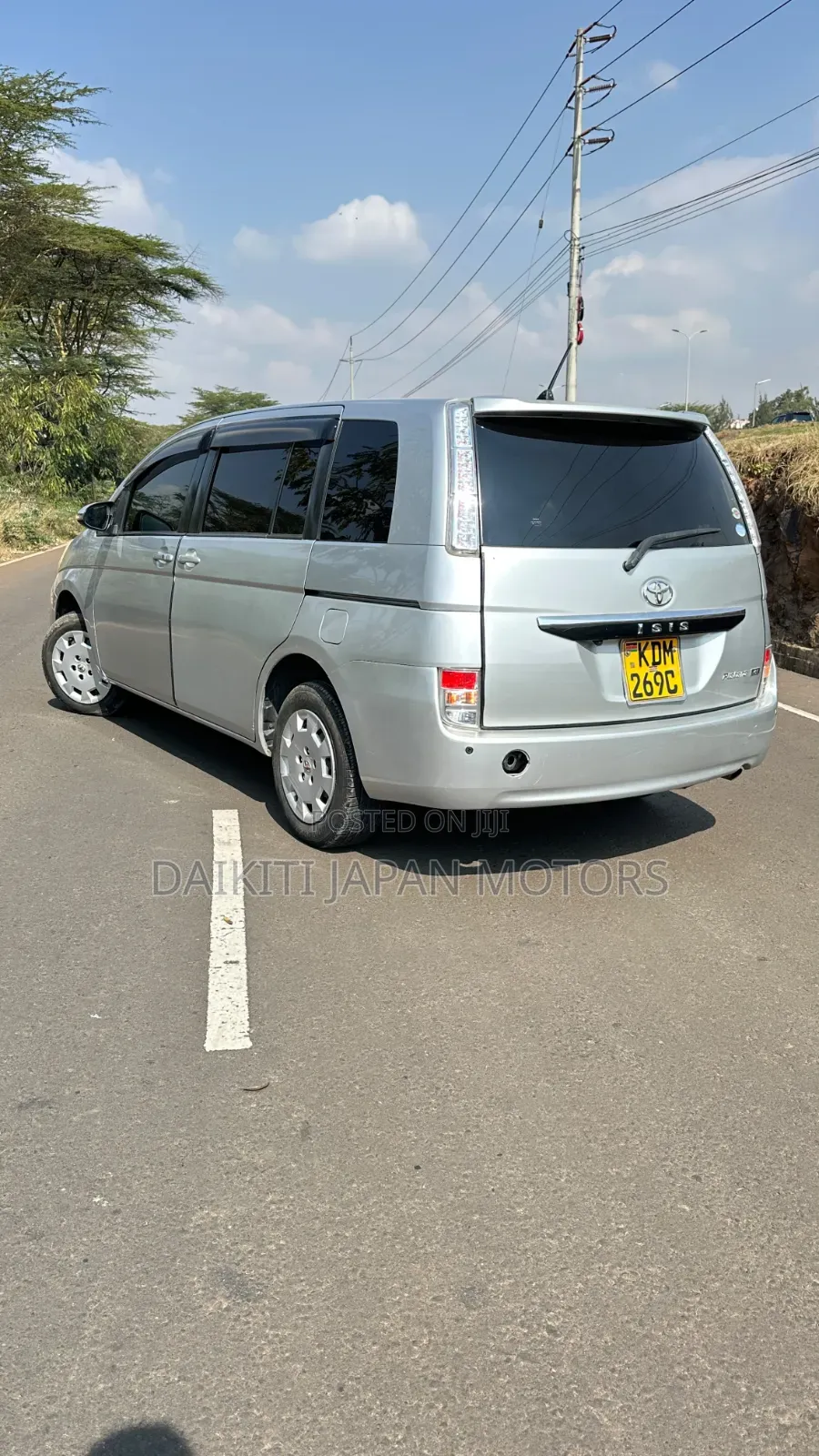 Toyota ISIS 2016 Silver