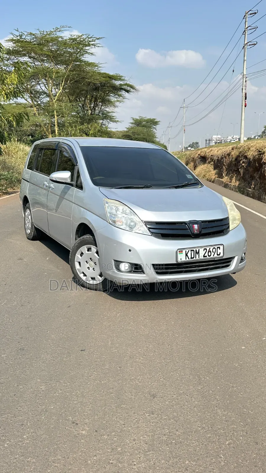 Toyota ISIS 2016 Silver