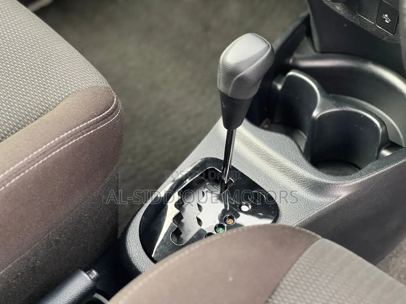 Toyota Vitz 1.3 FWD 5dr 2019 Silver