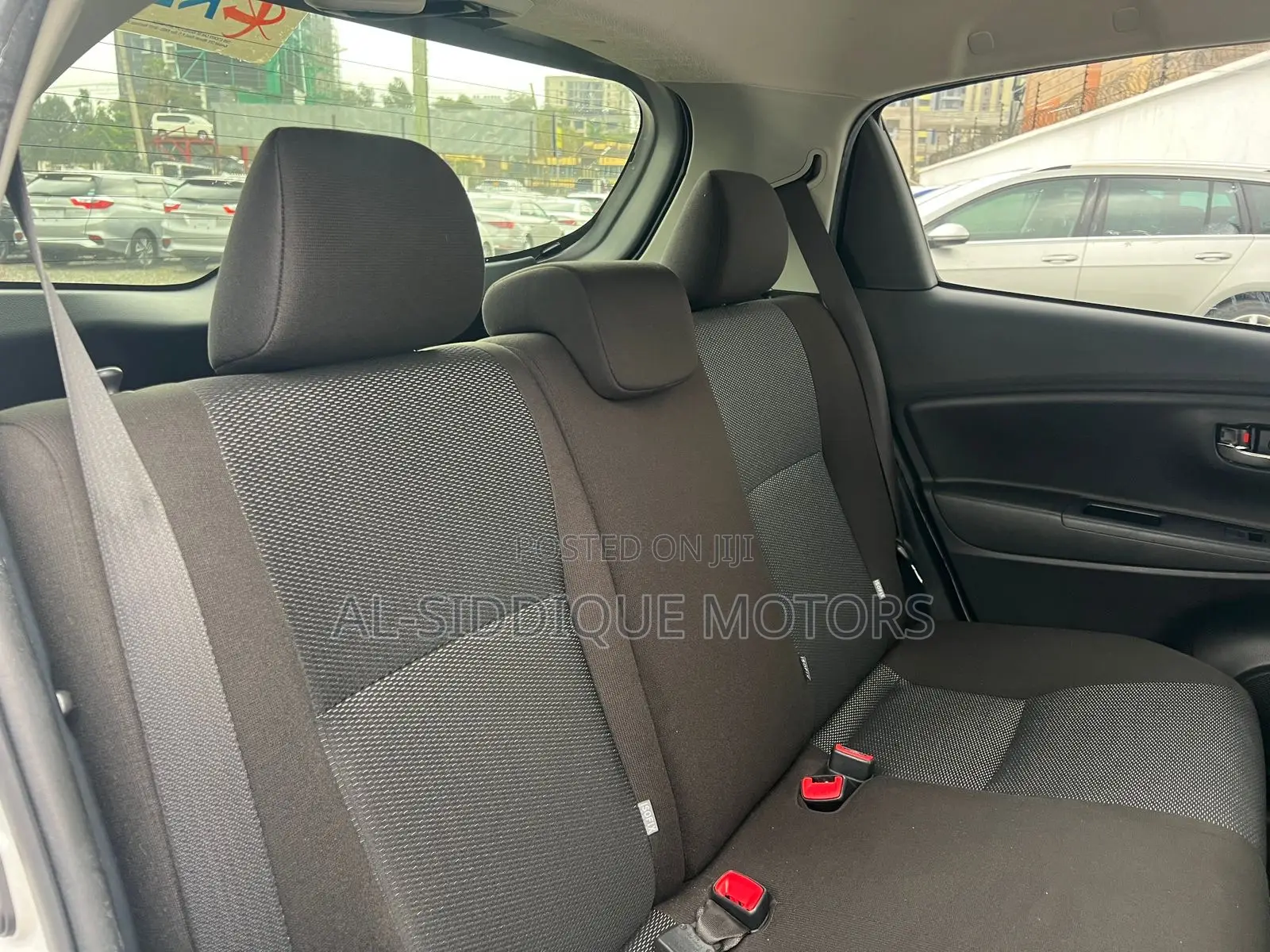 Toyota Vitz 1.3 FWD 5dr 2019 Silver