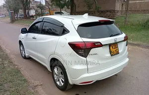 Honda Vezel 2018 White