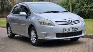 Toyota Auris 2010 Silver