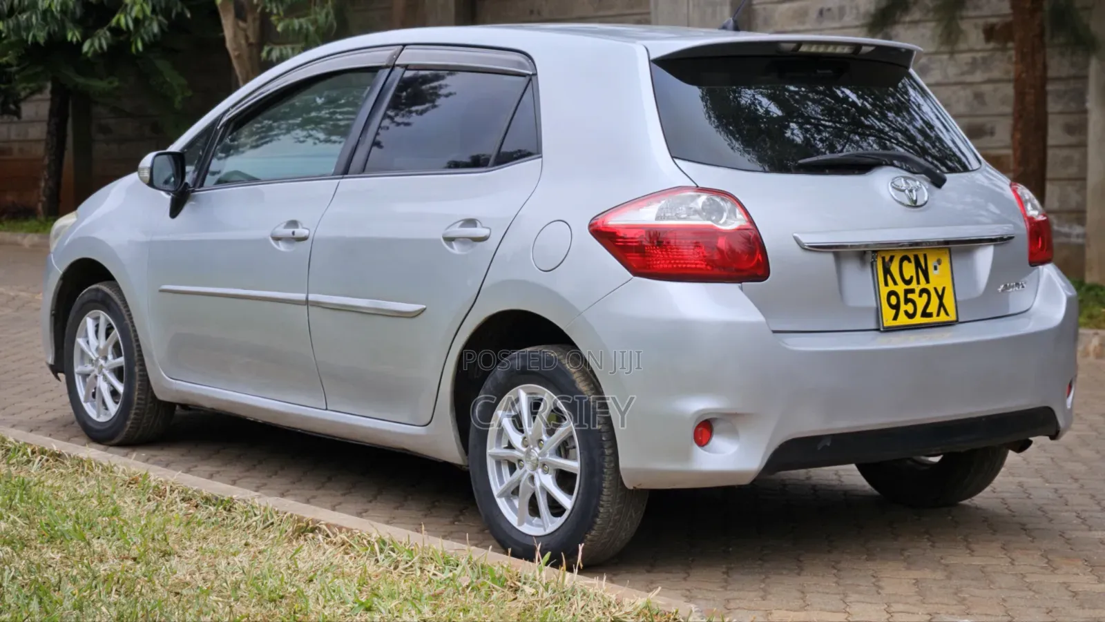 Toyota Auris 2010 Silver