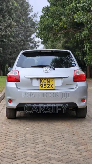 Toyota Auris 2010 Silver