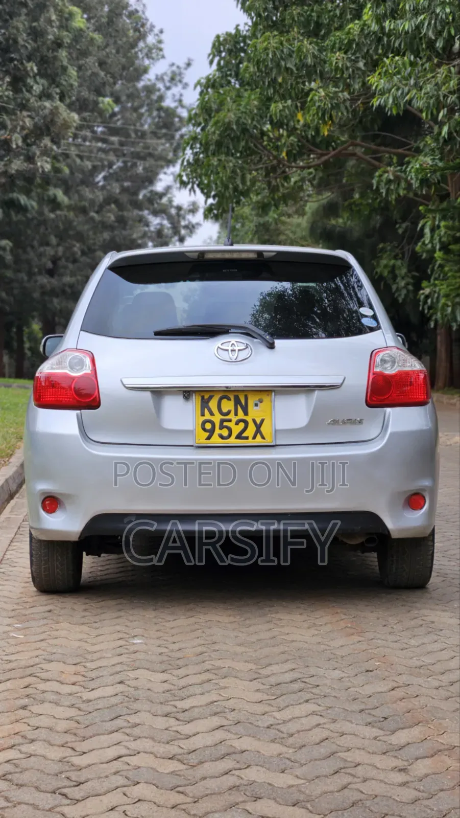 Toyota Auris 2010 Silver